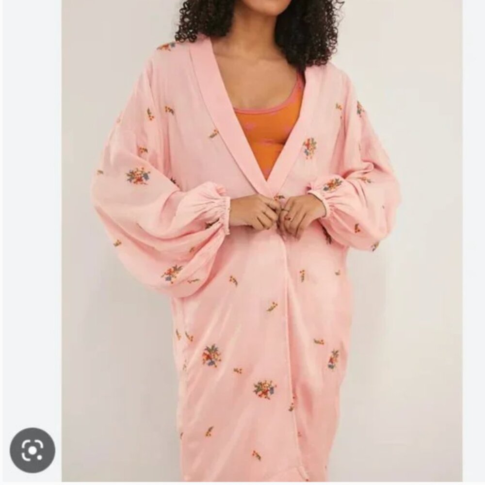 ⭐️ Out From Under Fiona Pink Floral Hipster Embroidered Hippie Romantic Robe
